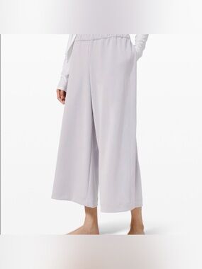 Lululemon Seek Softness Mid-Rise Wide Leg Crop Pants in Silver Stargaze - Size 6